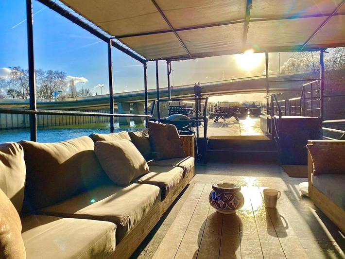 Location de vacances pour 10 personnes, avec piscine ainsi que terrasse et vue, animaux acceptés à Puteaux