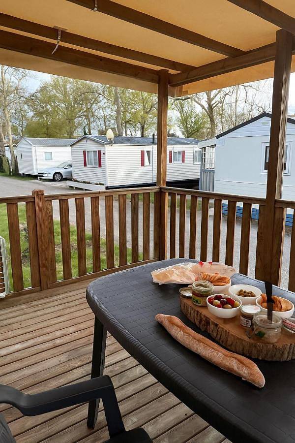 Camping pour 4 personnes, avec piscine et terrasse