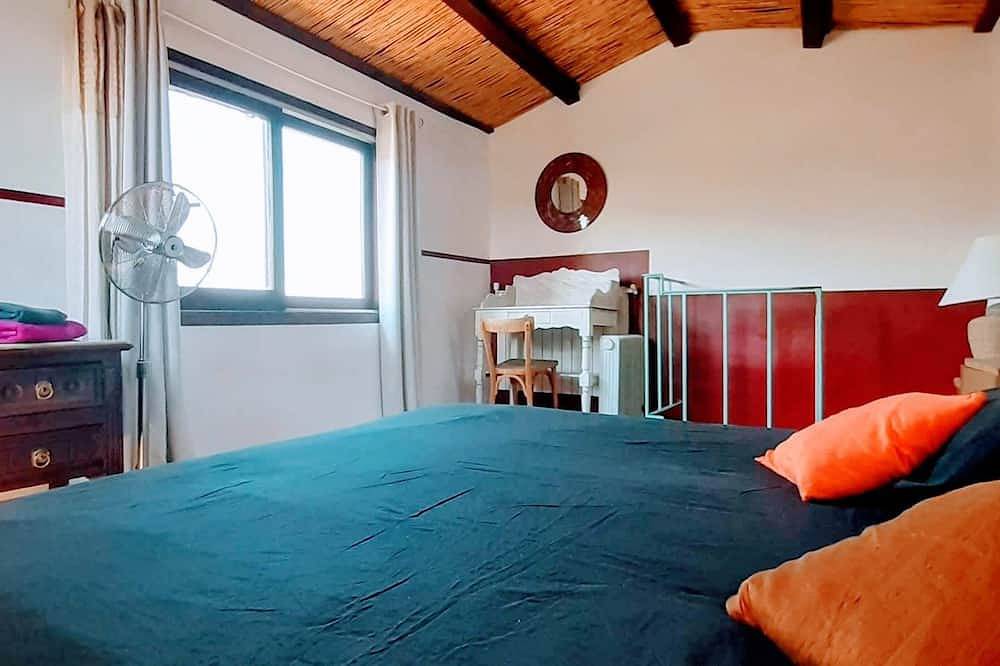 Historic house for 8 people in the heart of Riez+ terrace. Spacious, Ideal for families in Montagnac-Montpezat, Regionaler Naturpark Verdon