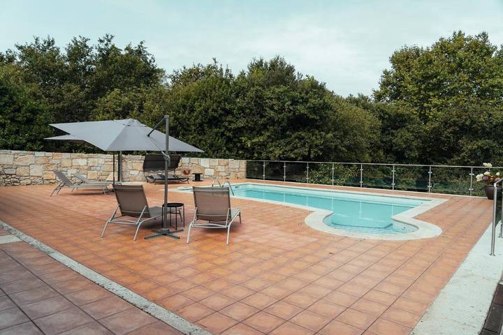 Casa rural para 6 personas, con jacuzzi además de jardín y piscina, Se admiten mascotas en Villagarcía de Arosa - 2