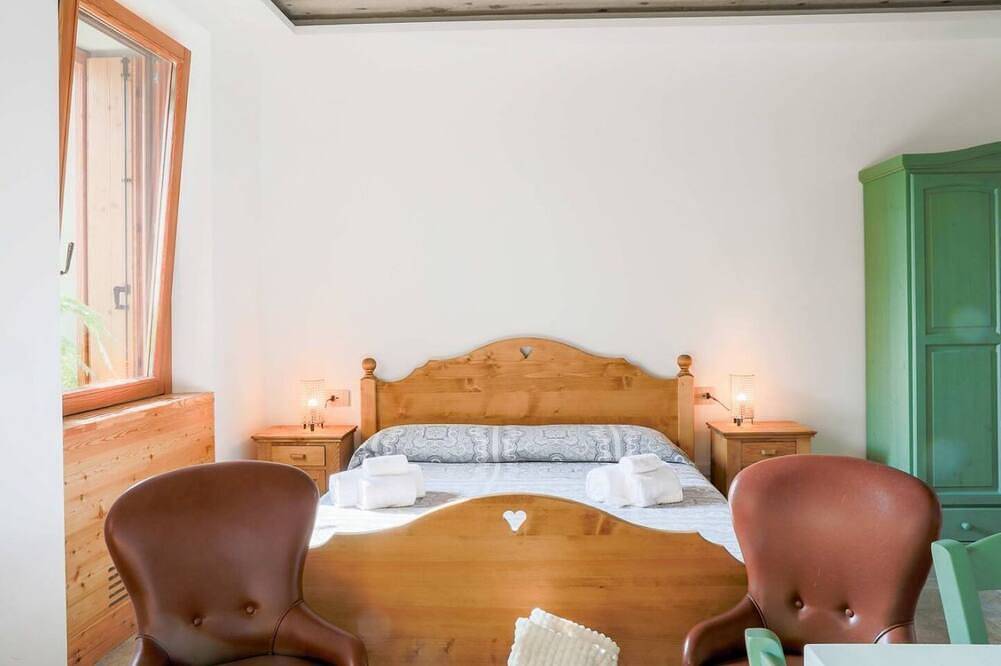 Green Chalet Scalotta - private Jacuzzi and Spa - few steps from lake and best trekking in Dervio, Westelijke Orobie-Alpen