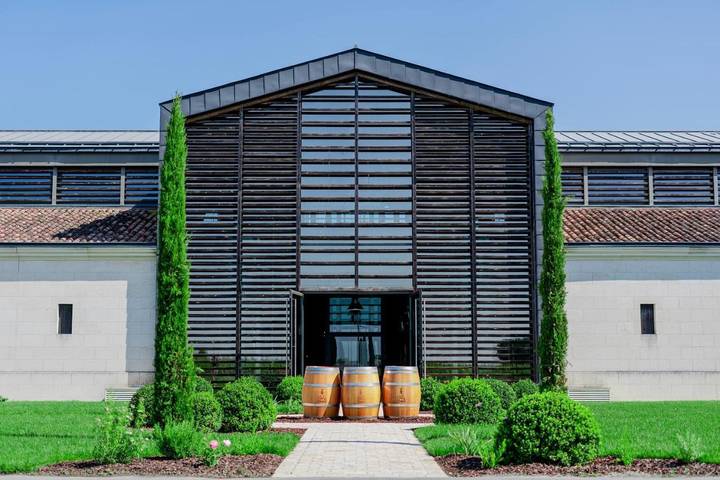 Location de vacances pour 2 personnes, avec terrasse ainsi que vue et jardin à Néac - 4