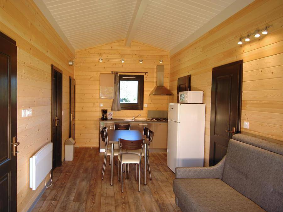 Camping Les Bords de Loue - Chalet 7 personen - Chalet Savania 35m² - 3 Zimmer 6/7 pers. in Parcey, Jura