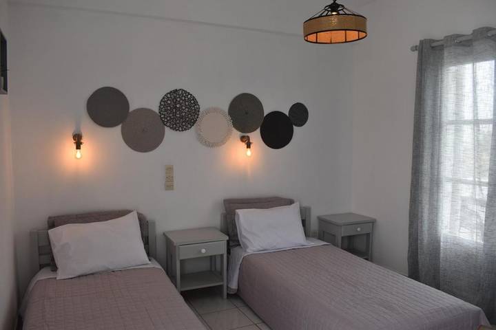 Maison d’hôte pour 3 personnes, avec Balcon et Terrasse ainsi que Jardin et Vue dans Náoussa - 3