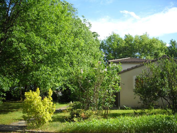Gîte pour 3 personnes, avec terrasse ainsi que piscine et jardin, animaux acceptés à Orgueil (Tarn-et-Garonne)