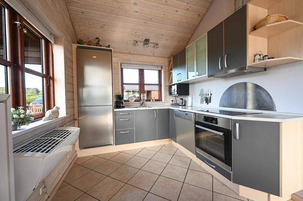 Schönes Ferienhaus mit überdachter Terrasse – Weiter Blick über die Wiesen bis zum Fjord in Ulfborg, Nissum Fjord