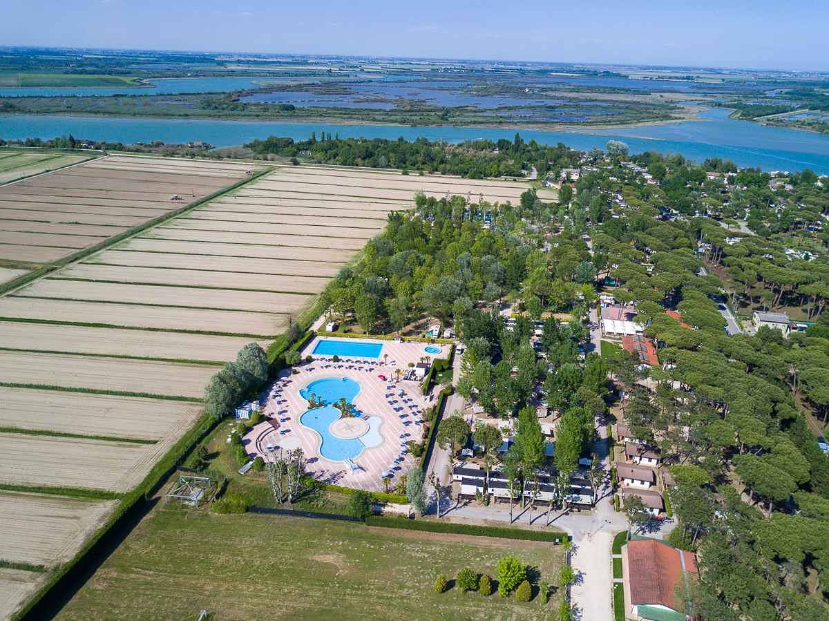 Casa vacacional con grandes piscinas para jóvenes y mayores  in Caorle, Provincia de Venezia