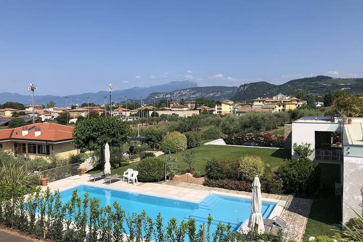 Apartment for 4 people, with garden and terrace as well as pool in Bardolino