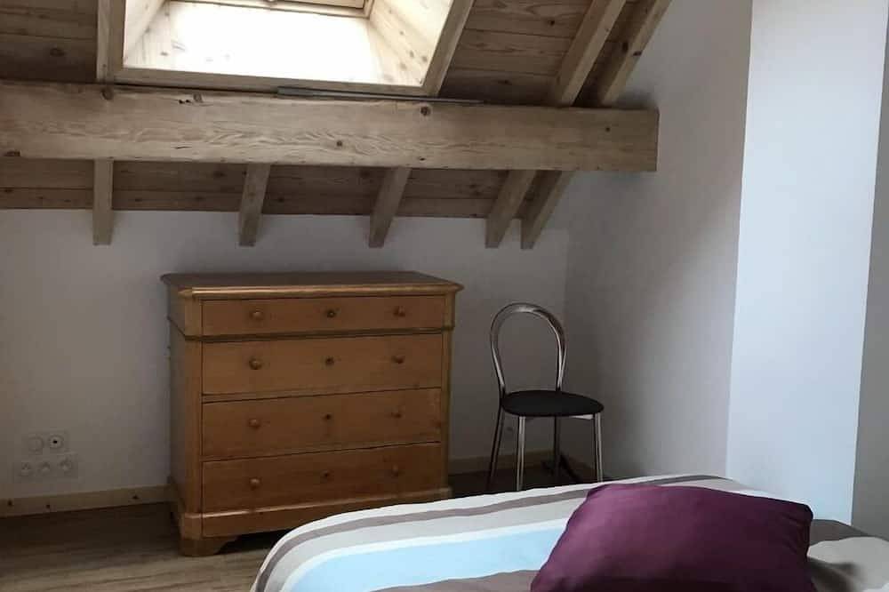 Appartement entier, Monetier Les Bains: Appartement avec jardin à partager au coeur des activités. in Le Monêtier-les-Bains, Serre Chevalier