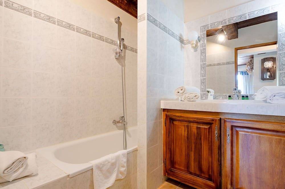 Schöne Wohnung in einem Ferienhaus mit  W-Lan, Tv, Terrasse, Haustiere erlaubt und Panoramablick in Bauduen, Brignoles Region