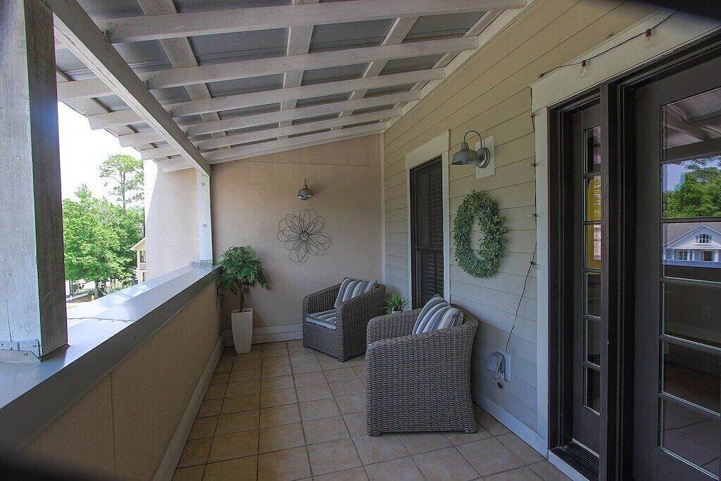 Luxe Condo in Old Town Bluffton + Elevator + Walkable to everything! in Bluffton, Beaufort County