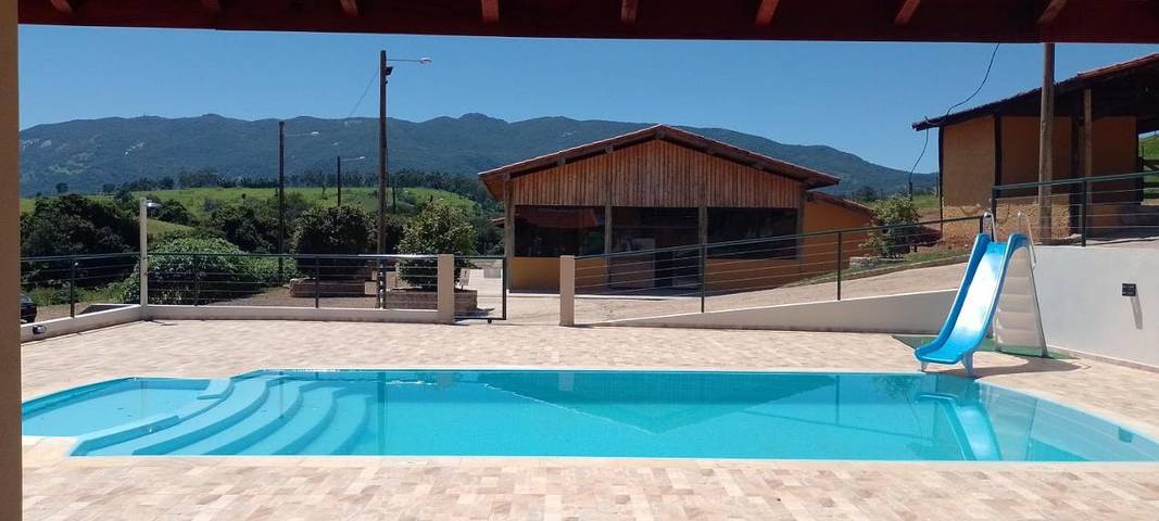 Pousadas para 3 pessoas, com piscina infantil e piscina e ainda jardim em Vargem