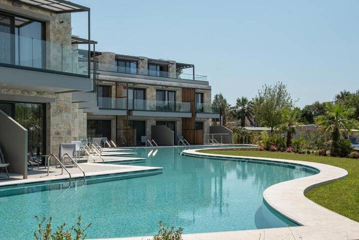 Hôtel pour 3 personnes, avec piscine ainsi que bassin pour enfant et jardin dans Portes - 4