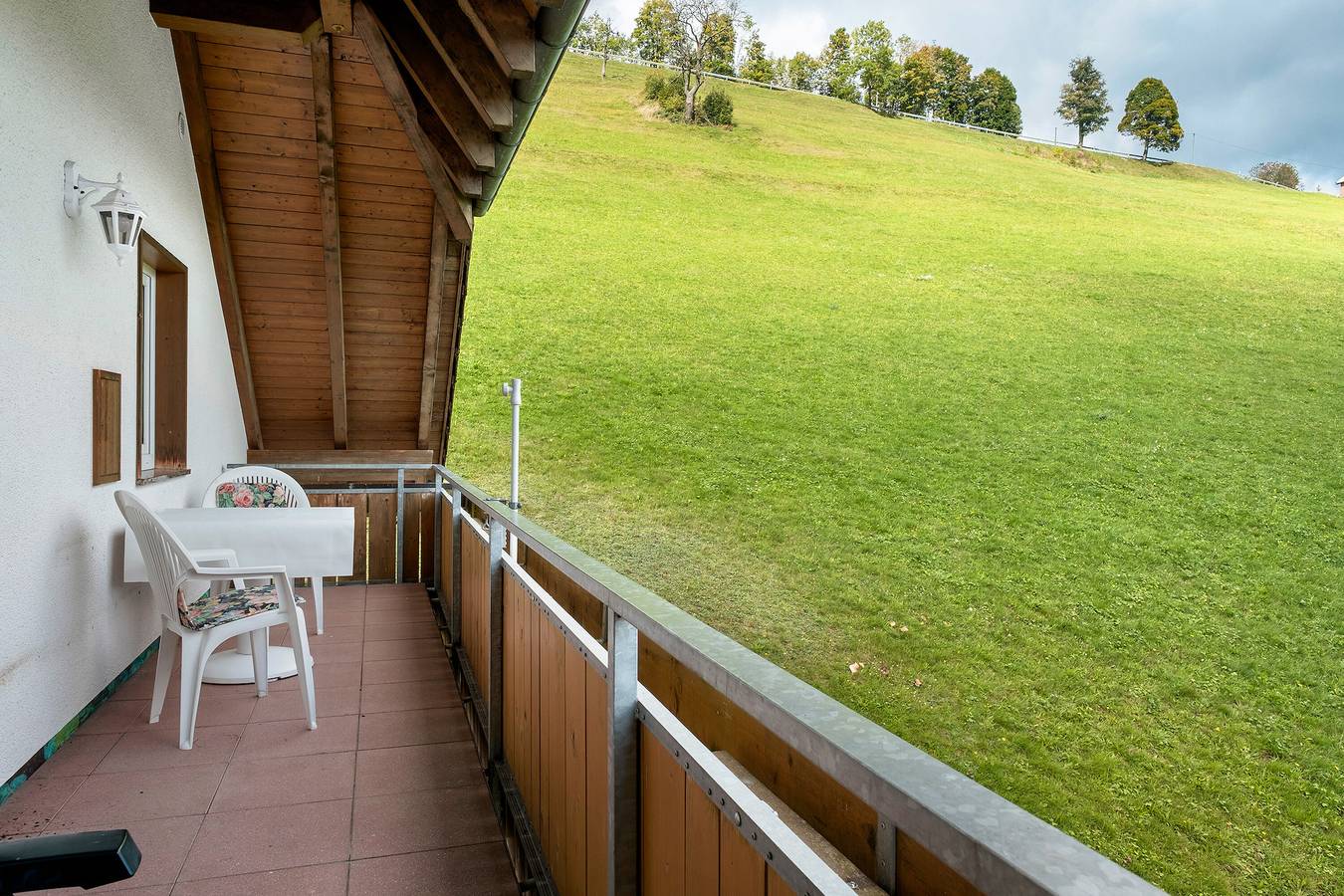 Geheel appartement, 'Vakantiewoning met Bergzicht 1' met balkon en wifi in Suedlicher Schwarzwald, Wieden