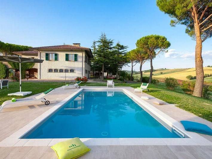 Location de vacances pour 10 personnes, avec balcon et piscine à Sant'Angelo in Vado