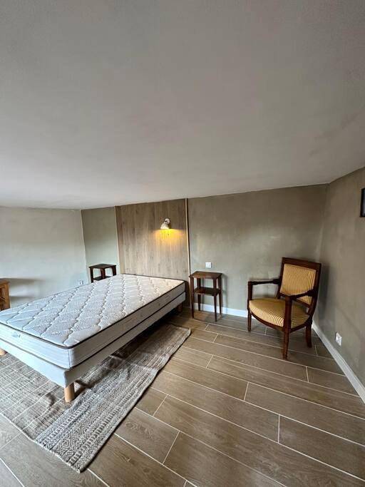 Gîte pour 3 personnes, avec balcon et vue dans Sentier des Ocres - 2