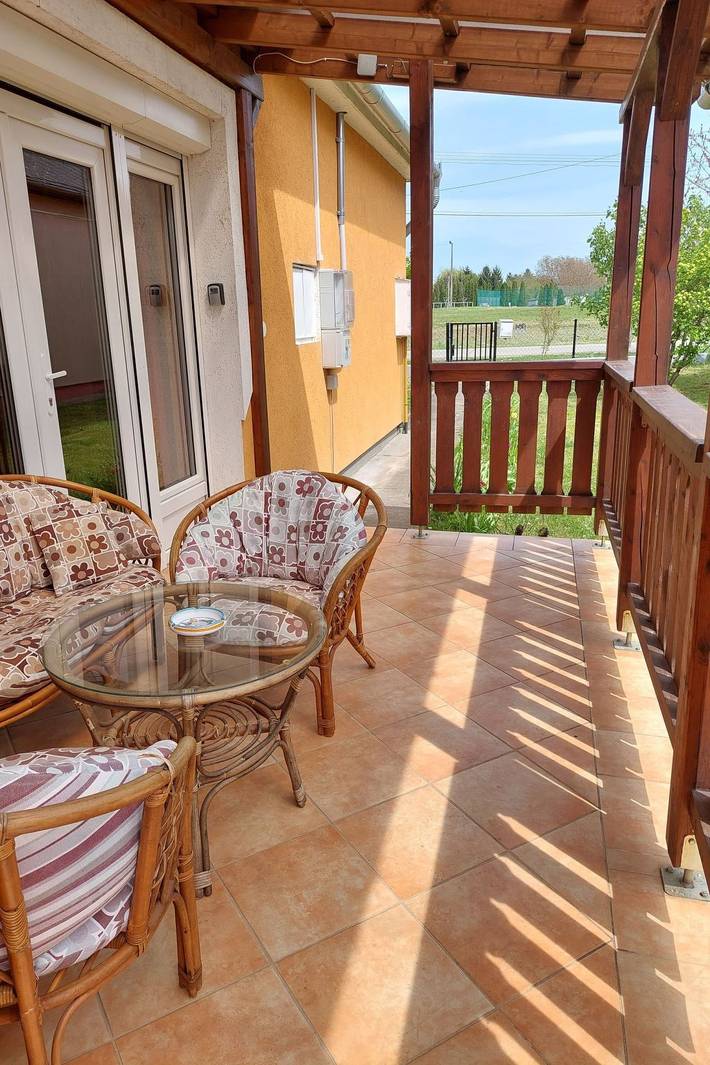 Schönes Ferienhaus mit Pool in ruhiger Lage in Balatonszentgyörgy, Plattensee Südufer