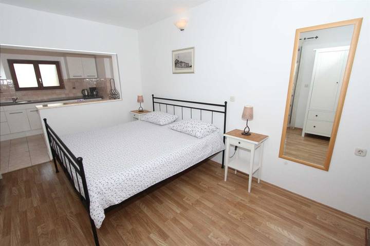 Studio für 2 Personen, mit Terrasse und Balkon/Terrasse in Rovinj - 3