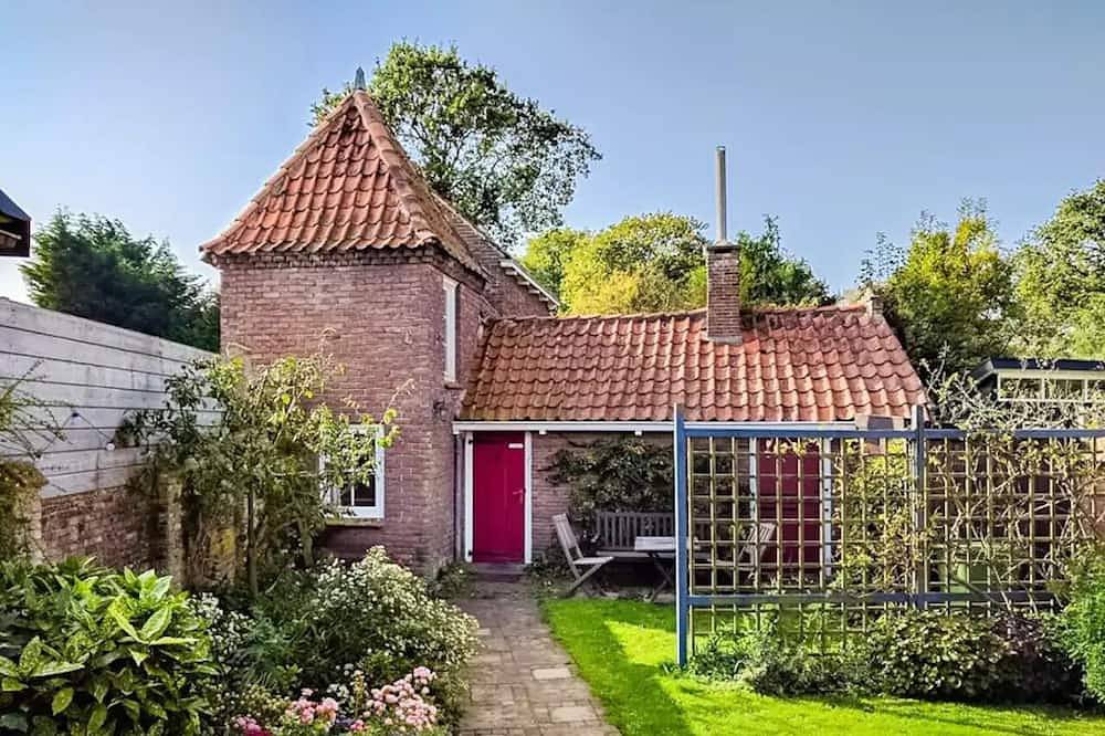 1930 Haus mit Charakter in Amsterdamer Schule-Architektur in Burgh-Haamstede, Zeeuwse Kust