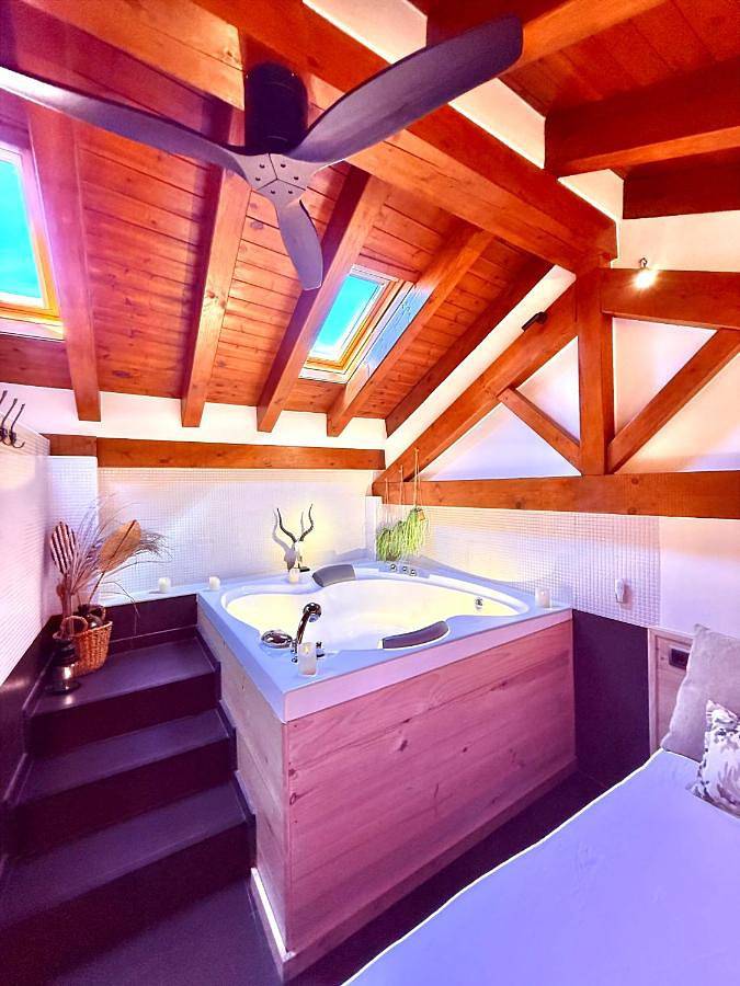 Apartamento para 4 personas, con vistas y balcón, Se admiten mascotas en Sort