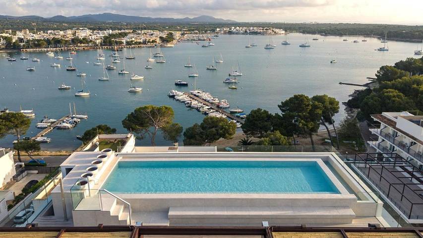 Hôtel pour 2 personnes, avec Balcon et Terrasse ainsi que Jardin et Piscine à Portocolom