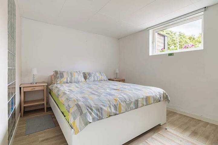 Ganze Wohnung, Apartment with own entrance, parking, fast public transport to Oslo city centre in Bærum
