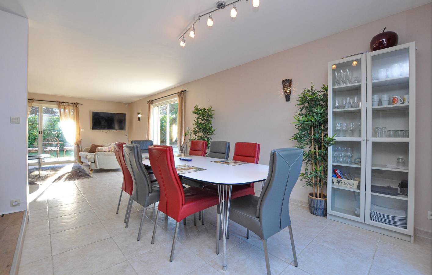 Appartement moderne avec piscine, terrasse et parking, à 1,5 km de la plage de la ville in Sainte-Maxime, Côte méditerranéenne (France)