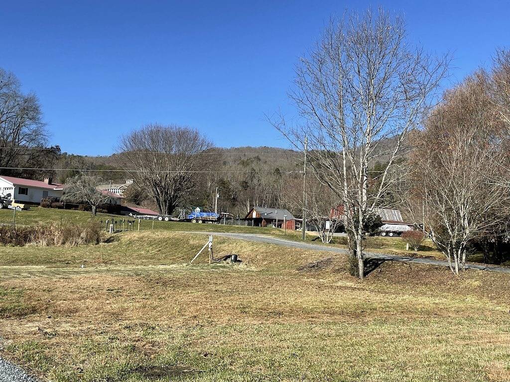 Creek access and minutes Deep Creek! in Fontana Lake