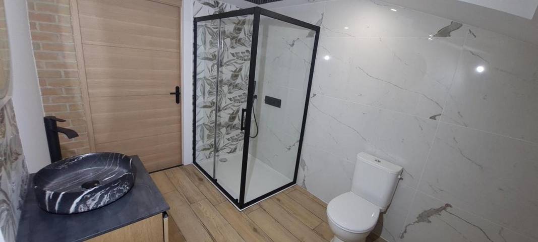 Location de vacances pour 6 personnes, avec terrasse à Preures - 2