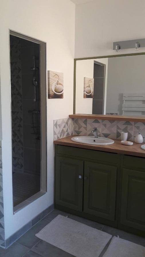 Queen Room in Langlade, Région de Nîmes