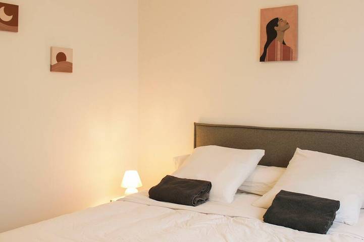 Appartement entier, Appartement avec balcon et parking proche métro in Asnières-sur-Seine, Hauts-de-Seine
