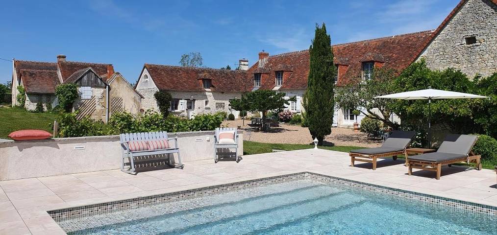 Cottage pour 4 personnes, avec vue ainsi que jardin et piscine, adapté aux familles à Cussay