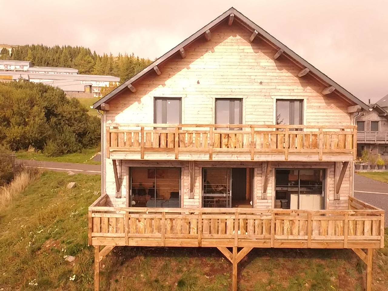 Chalet moderno para 14 pers con parking privado in Lago Pavin, Besse-et-Saint-Anastaise