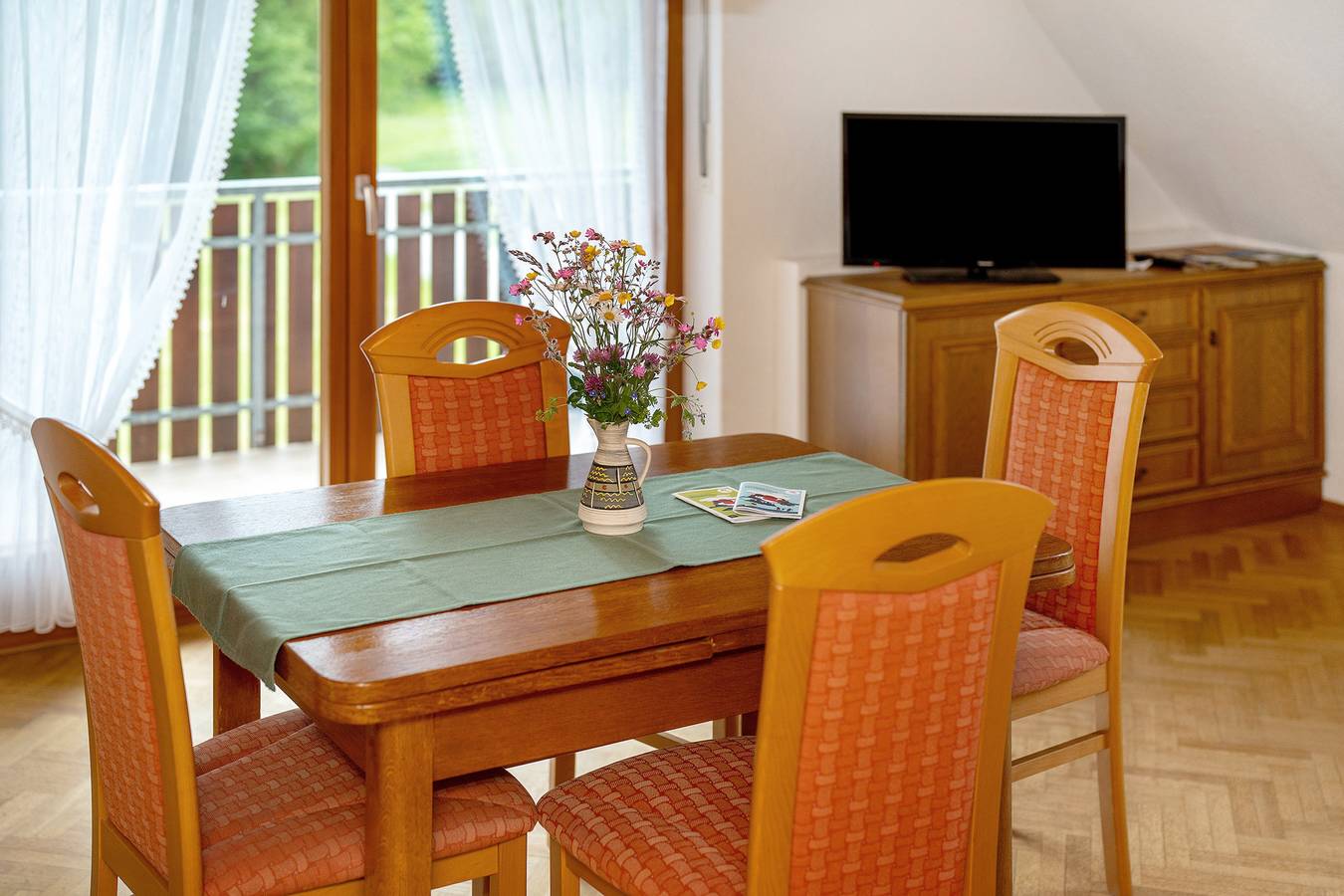 Entire apartment, Apartment 'Ferienwohnung Sulzerköpfle' with Mountain View, Private Terrace and Wi-Fi in Bad Rippoldsau-Schapbach, Central Black Forest