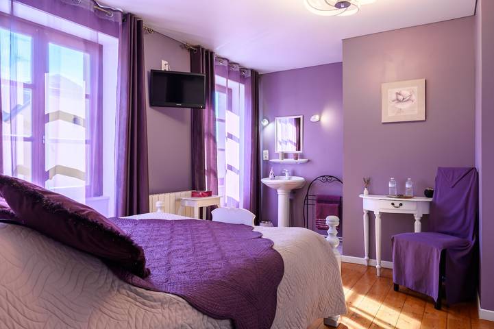Bed and Breakfast 'Demeure D'antan - Chambre Cassandre' with Shared Terrace, Shared Garden and Wi-Fi in Beblenheim, Ribeauvillé region