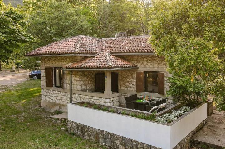 Camping pour 3 personnes, avec jardin et vue, animaux acceptés dans Primorje-Gorski Kotar