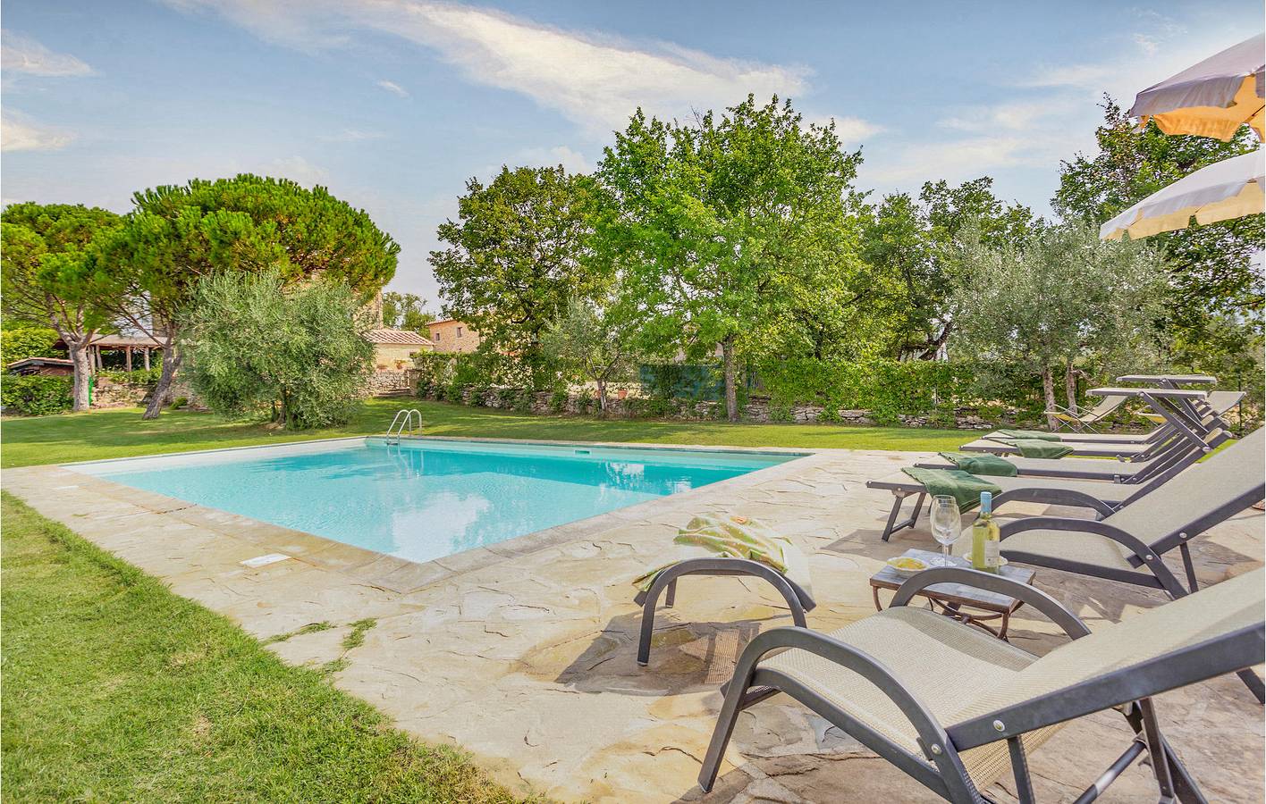 Ganze Ferienwohnung, Gemütliches 157sqft Apt: Pool, Garten, Parkplatz & WiFi | 2km vom Arno in Arezzo, Arezzo Provinz