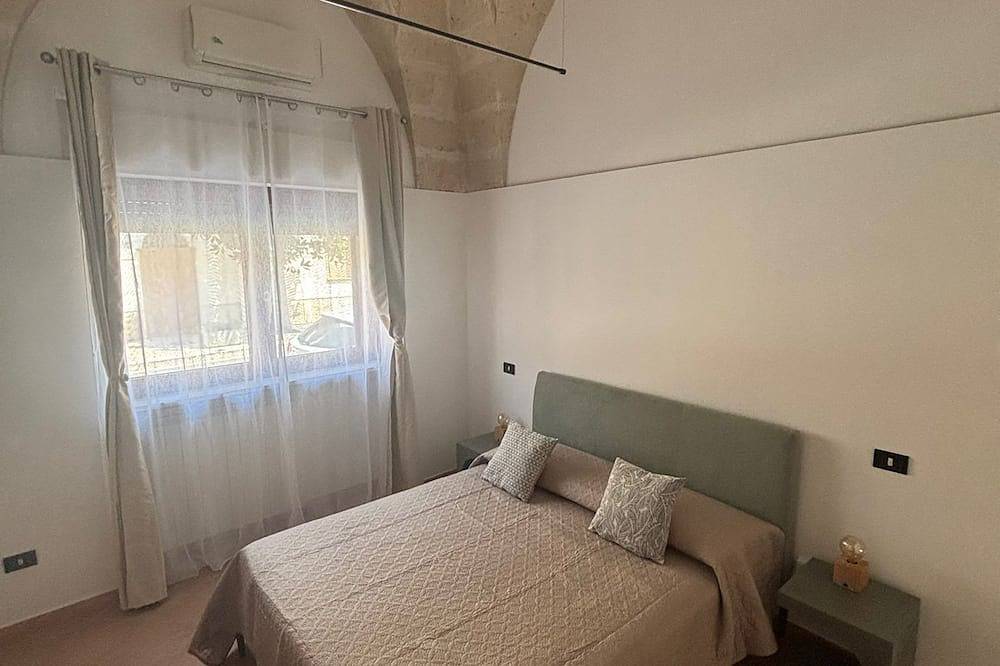 Apartamento entero, Casaggiù traditional house just steps from the towncenter & seaside destinations in San Vito dei Normanni, Salento