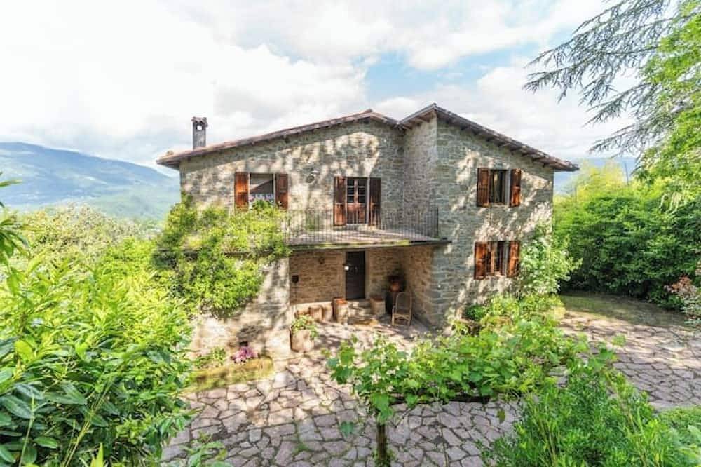 Villa Buriconti: Tranquil Countryside Oasis in Castelnuovo di Garfagnana, Garfagnana