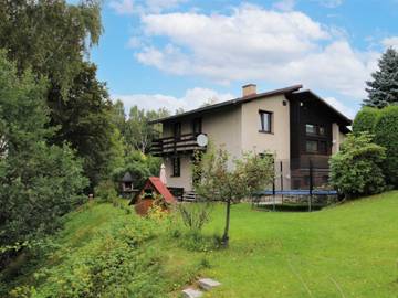 Ferienhaus für 8 Personen, mit Ausblick und Terrasse sowie Sauna und Garten, mit Haustier in Nordböhmen