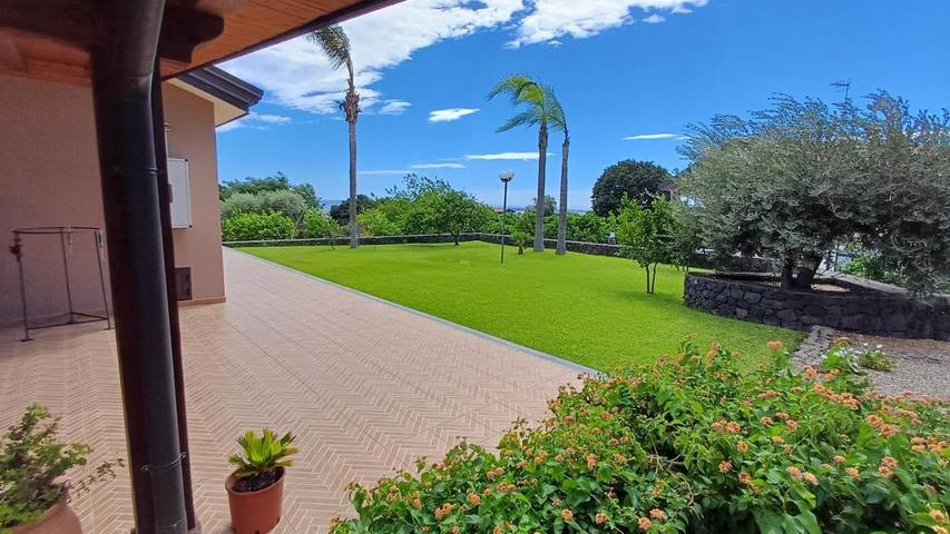 Villa per 7 persone, con Terrazza e Giardino nonché Panorama a Acireale
