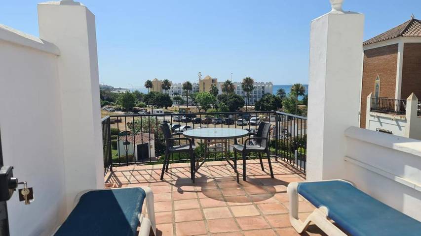 Apartahotel para 2 personas, con piscina además de vistas y balcón en Costa del Sol