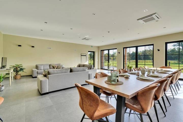 Maison de vacances pour 13 personnes, avec Terrasse ainsi que Jardin et Vue à Neerpelt