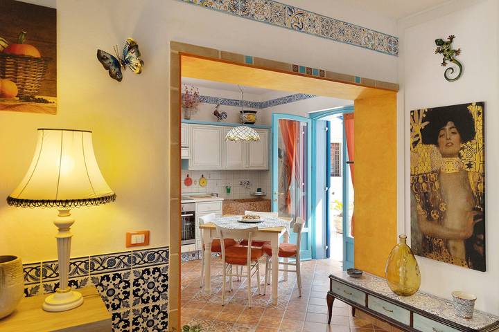 Entire apartment, Apartment 'La Maison Des Artistes' with Wi-Fi and Air Conditioning in Mozzecane, Verona Province