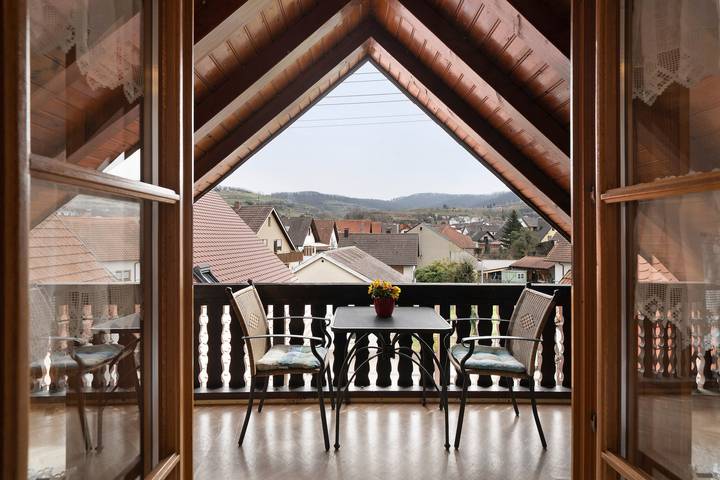 Ferienwohnung für 3 Personen, mit Balkon in Kaiserstuhl
