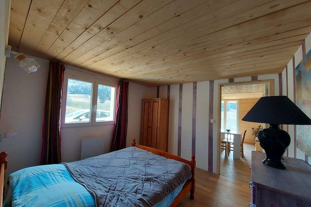 Entire apartment, Apartment in a Jura Chalet in Longchaumois, Parc naturel régional du Haut-Jura