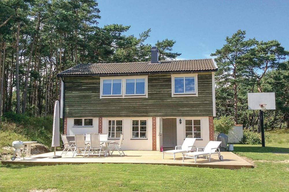 Gorgeous home in Borrby with Wifi in Österlen