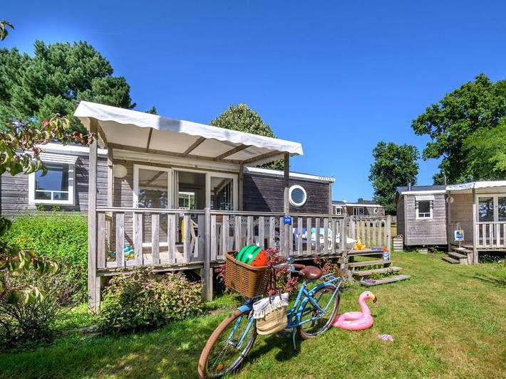 Flower Camping Le Conleau - Mobilhome 6 personnes - Mobil-home Bois Confort 31m² (3 chambres) Quartier piéton + terrasse 18m² + Tv + Nespresso in Vannes, Côte des Mégalithes