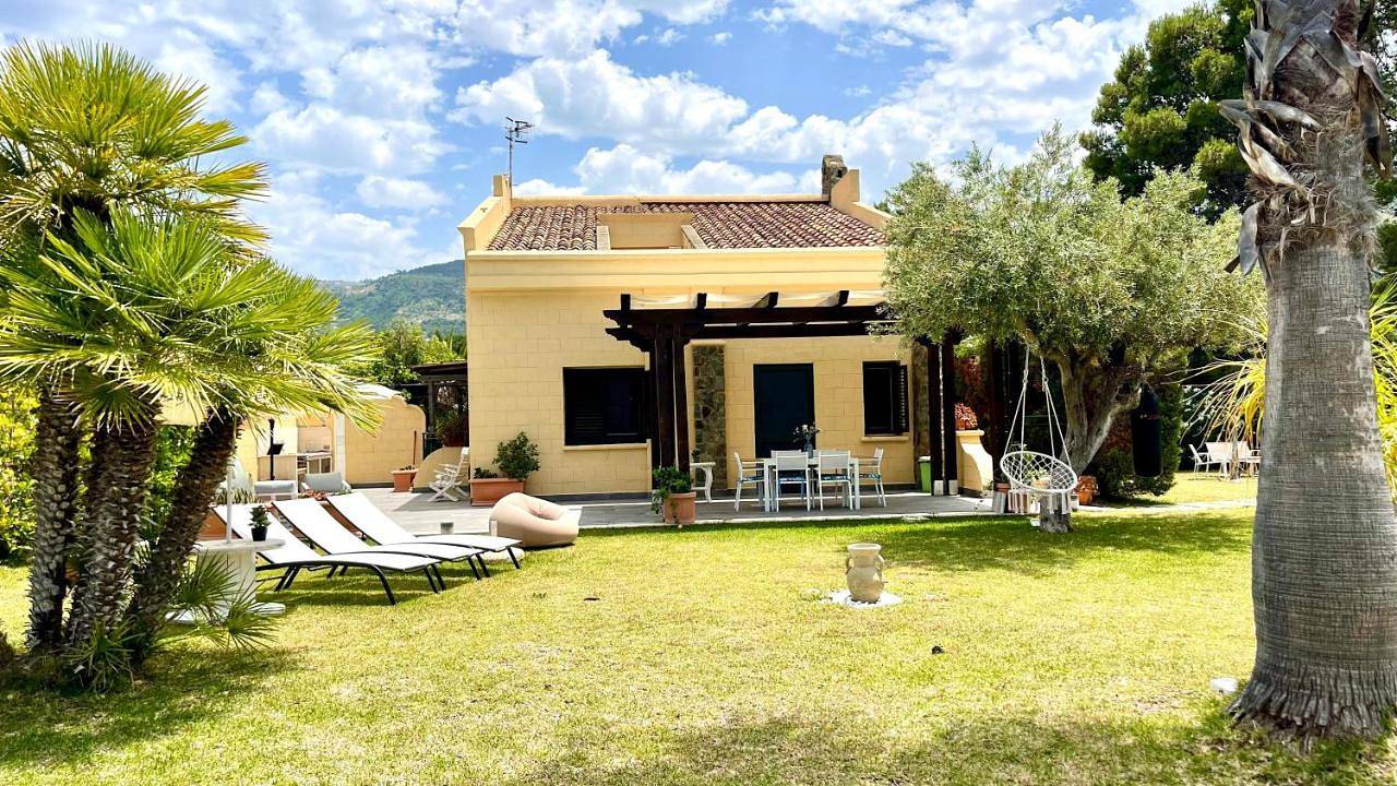Villa Il Giglio in Mazzaforno, Cefalù (Comune)