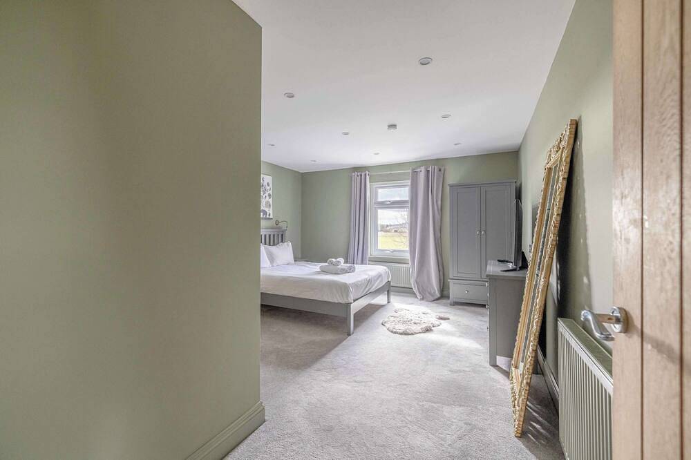 Stylish 4Bdr Family Home| Eton Wick - By Tempstay in Eton, Berkshire